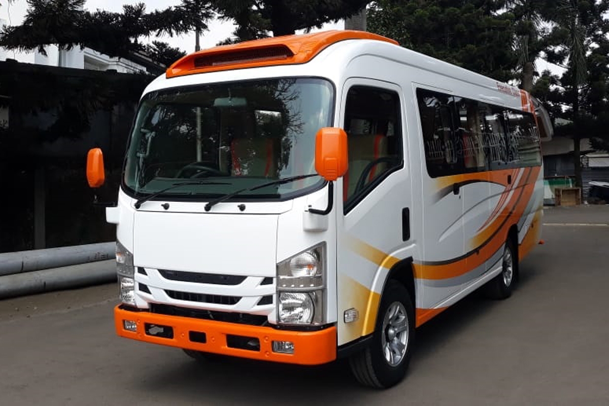 Sewa Elf Putih Livery Orange - Rental Mobil Elf