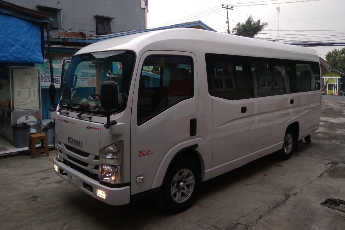 Sewa Elf Silver Non Livery - Rental Mobil Elf