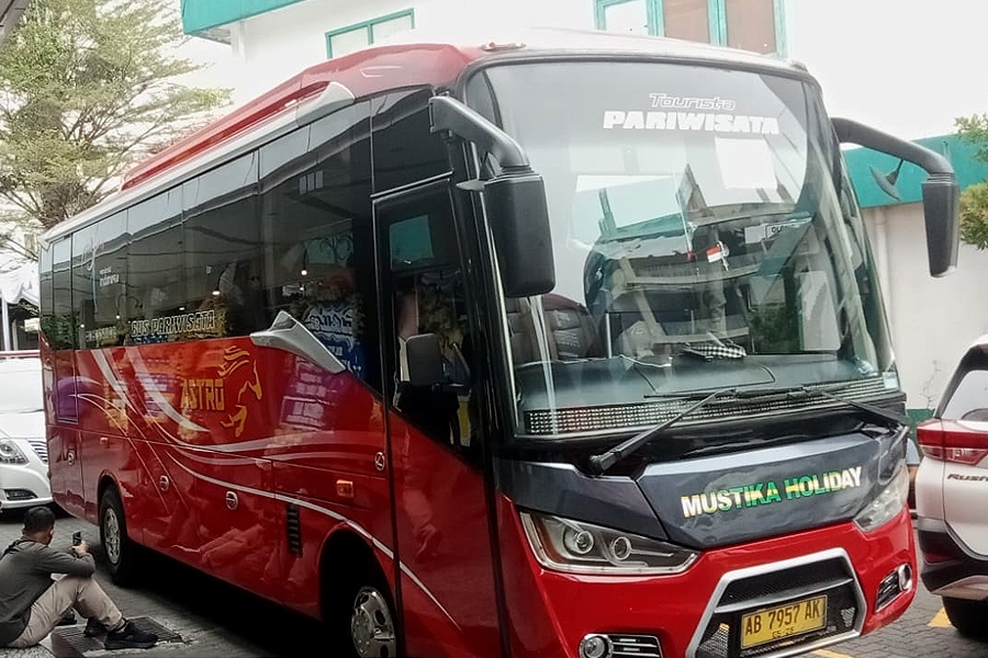 Sewa Medium Bus Drop Bandara Udara Internasional Soekarno Hatta