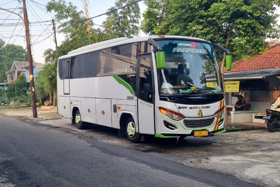 Big Bus Mustika Holiday Menuju Gadog Puncak